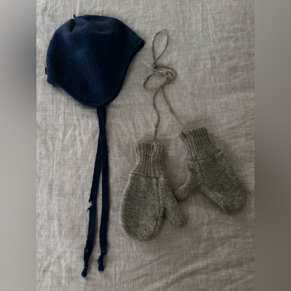Disana bundle of hat + mittens